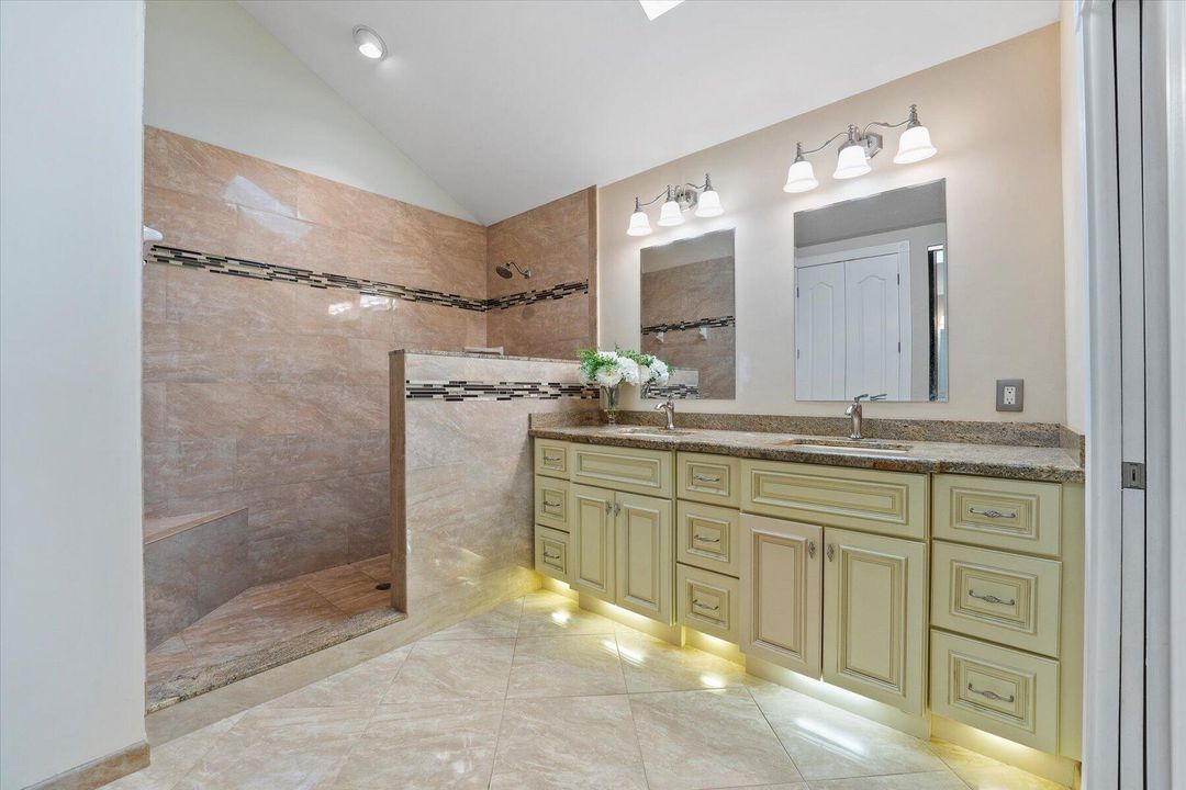 Active With Contract: $3,700 (3 beds, 2 baths, 2271 Square Feet)