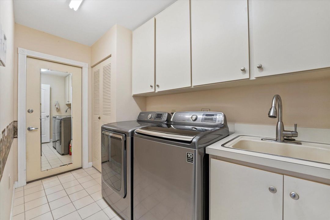 Active With Contract: $3,700 (3 beds, 2 baths, 2271 Square Feet)
