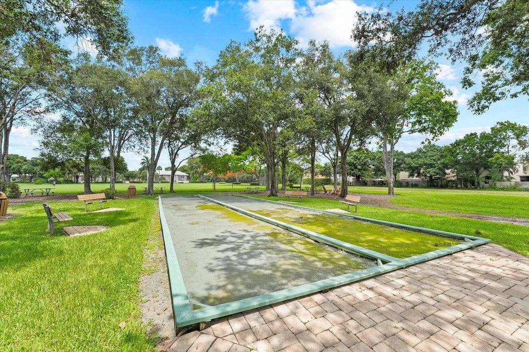 Active With Contract: $3,700 (3 beds, 2 baths, 2271 Square Feet)