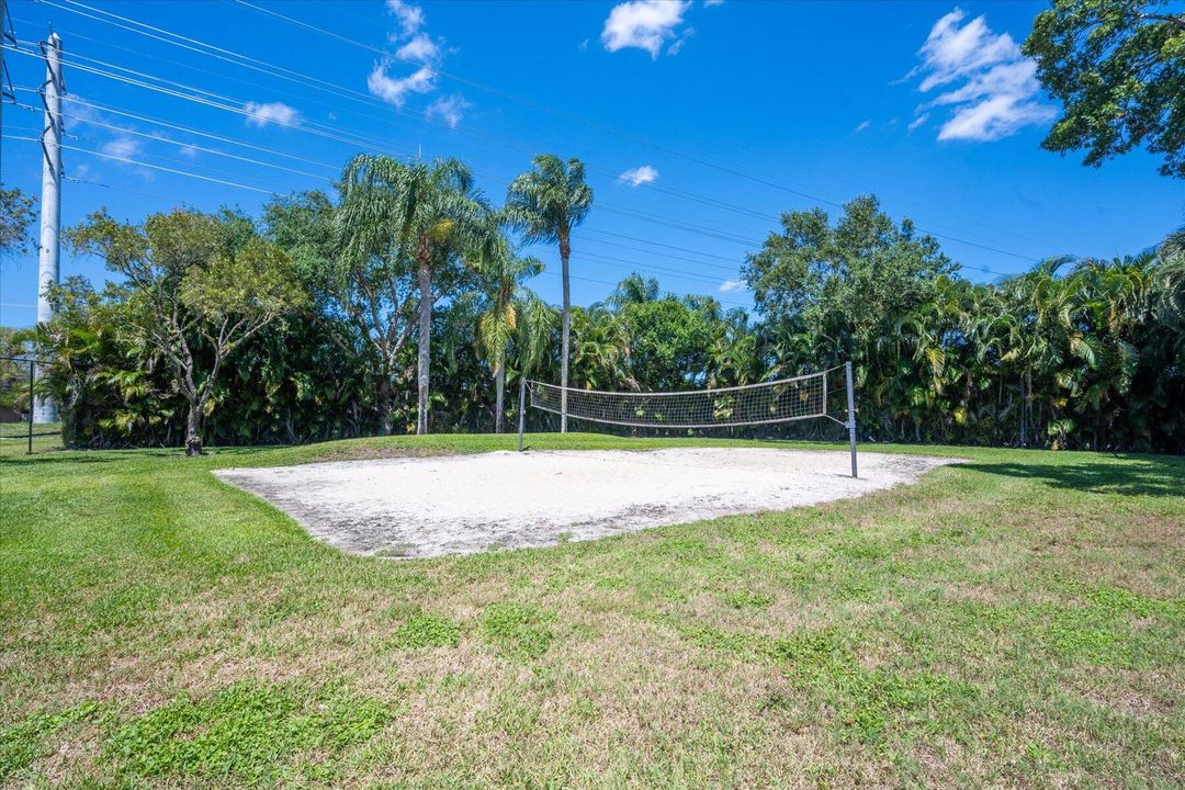 Active With Contract: $3,700 (3 beds, 2 baths, 2271 Square Feet)