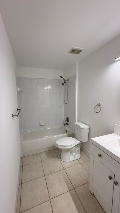 合同活跃: $2,350 (3 贝兹, 2 浴室, 1200 平方英尺)