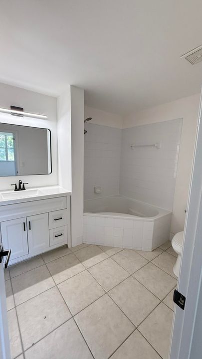 合同活跃: $2,350 (3 贝兹, 2 浴室, 1200 平方英尺)