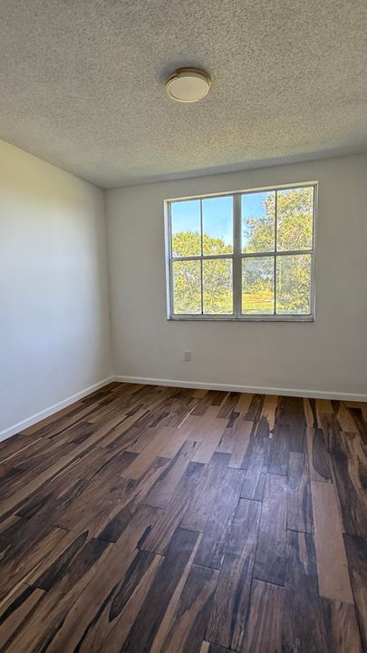 合同活跃: $2,350 (3 贝兹, 2 浴室, 1200 平方英尺)