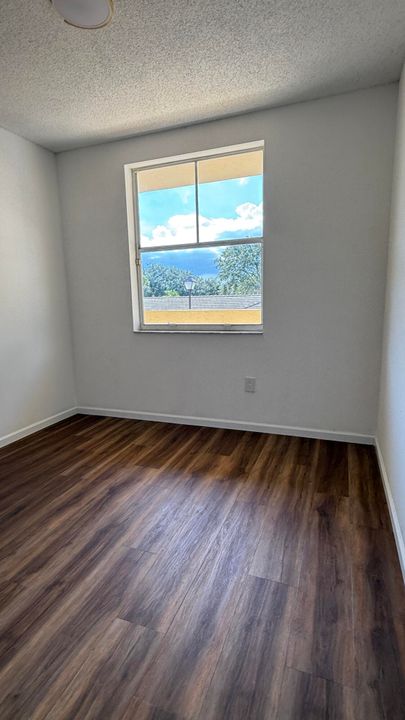 合同活跃: $2,350 (3 贝兹, 2 浴室, 1200 平方英尺)