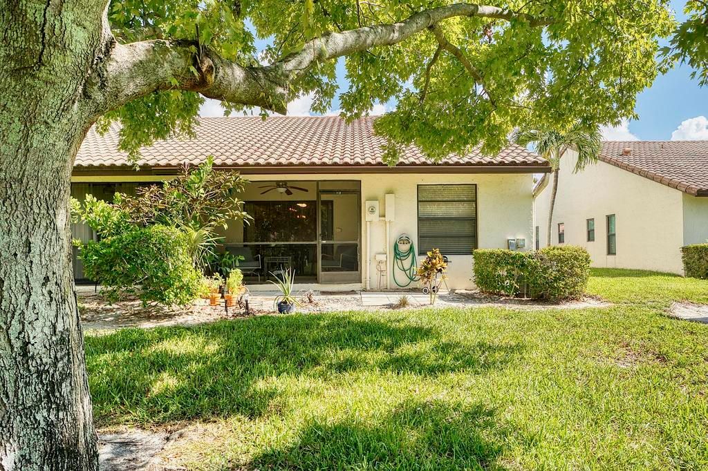 Active With Contract: $399,000 (2 beds, 2 baths, 1062 Square Feet)