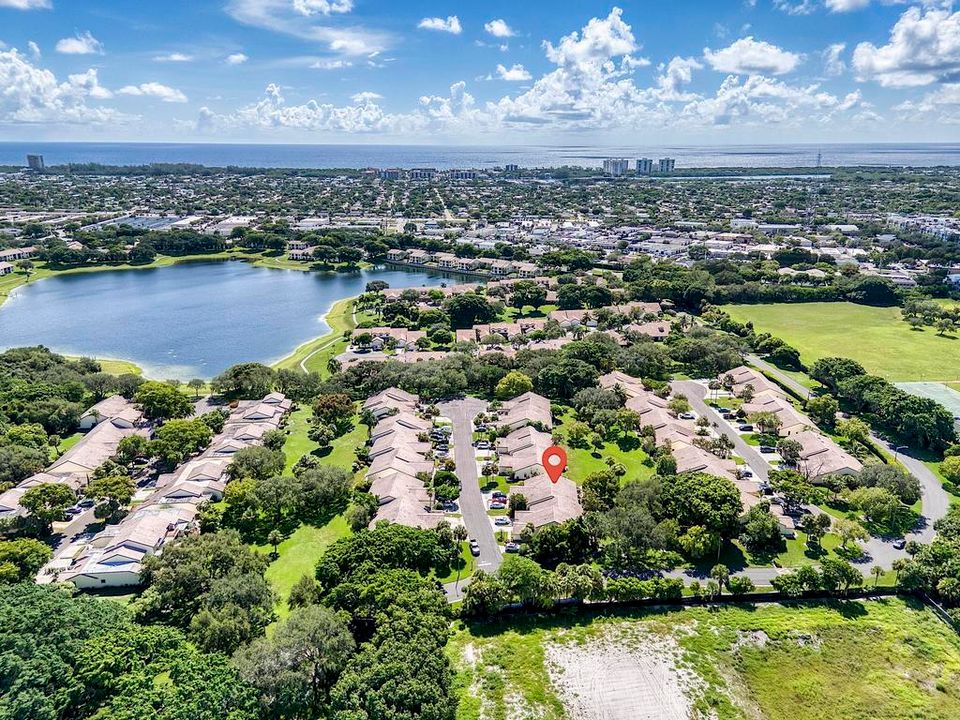 Active With Contract: $399,000 (2 beds, 2 baths, 1062 Square Feet)