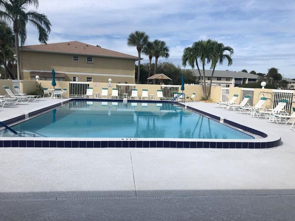 Active With Contract: $165,000 (2 beds, 2 baths, 782 Square Feet)