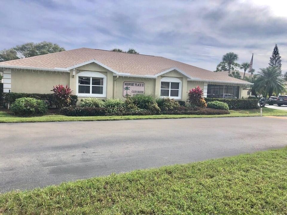 Active With Contract: $165,000 (2 beds, 2 baths, 782 Square Feet)