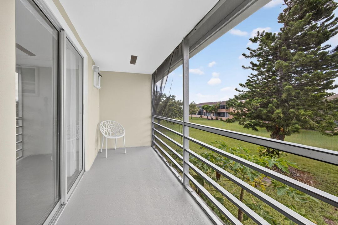 For Sale: $62,500 (1 beds, 1 baths, 570 Square Feet)