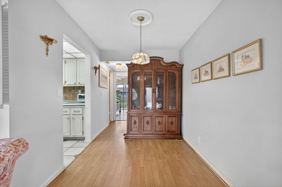 For Sale: $62,500 (1 beds, 1 baths, 570 Square Feet)