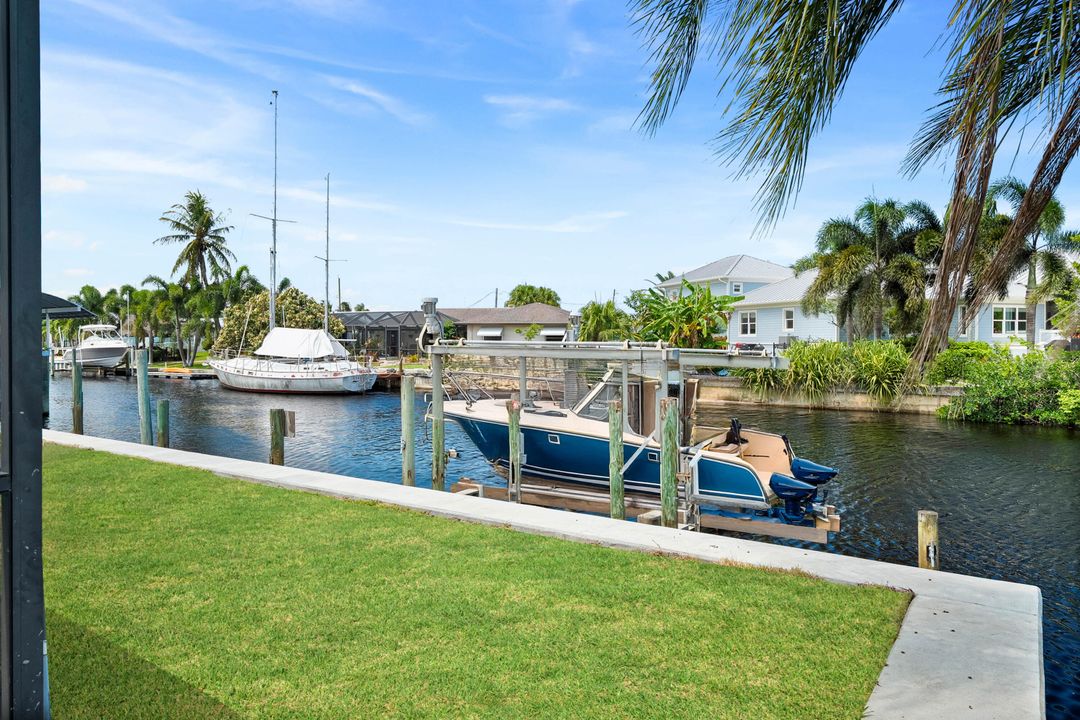 For Sale: $995,000 (3 beds, 2 baths, 1982 Square Feet)