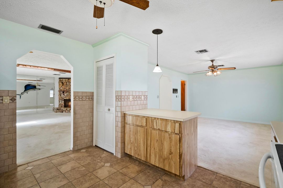 For Sale: $995,000 (3 beds, 2 baths, 1982 Square Feet)