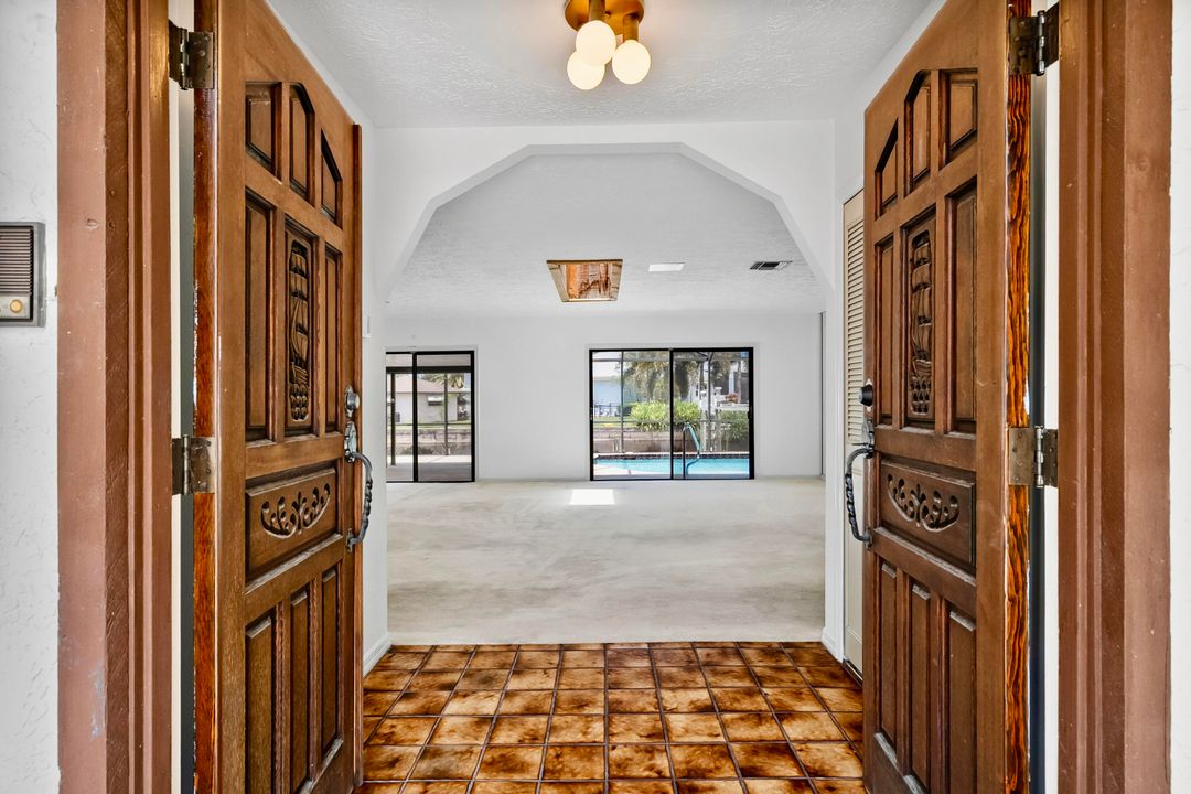 For Sale: $995,000 (3 beds, 2 baths, 1982 Square Feet)