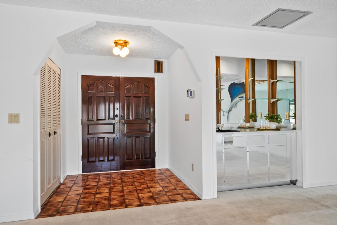 For Sale: $995,000 (3 beds, 2 baths, 1982 Square Feet)