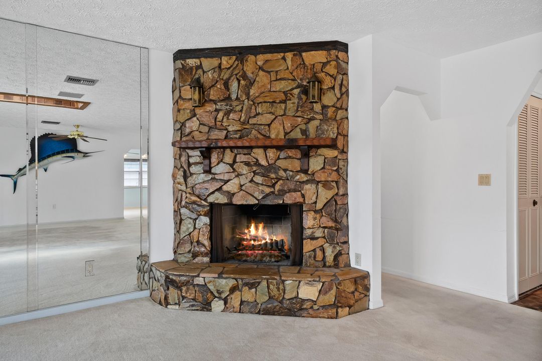 For Sale: $995,000 (3 beds, 2 baths, 1982 Square Feet)