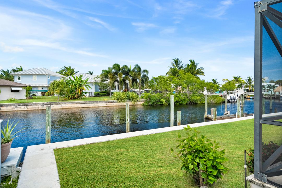 For Sale: $995,000 (3 beds, 2 baths, 1982 Square Feet)