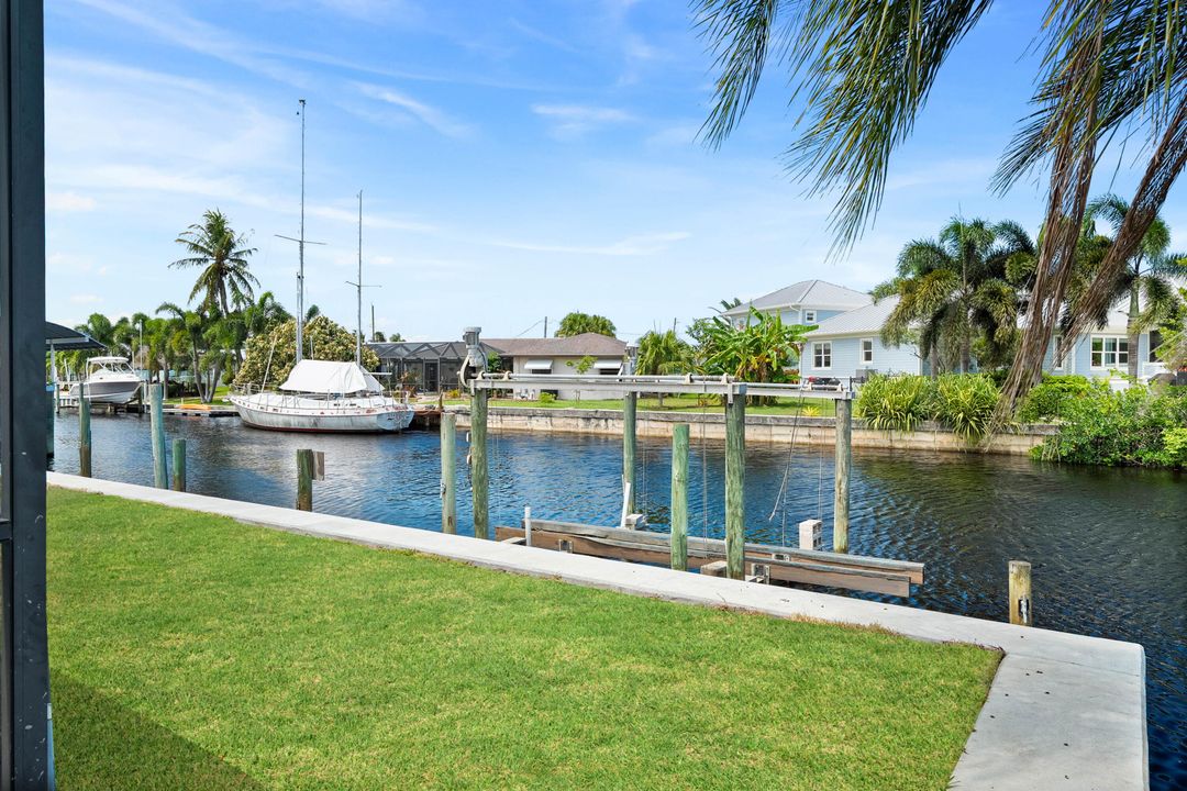 For Sale: $995,000 (3 beds, 2 baths, 1982 Square Feet)