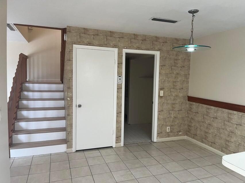 待售: $274,900 (2 贝兹, 2 浴室, 1262 平方英尺)