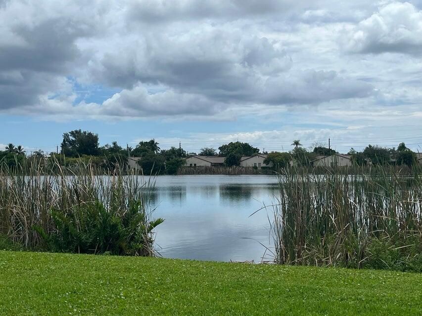 待售: $274,900 (2 贝兹, 2 浴室, 1262 平方英尺)