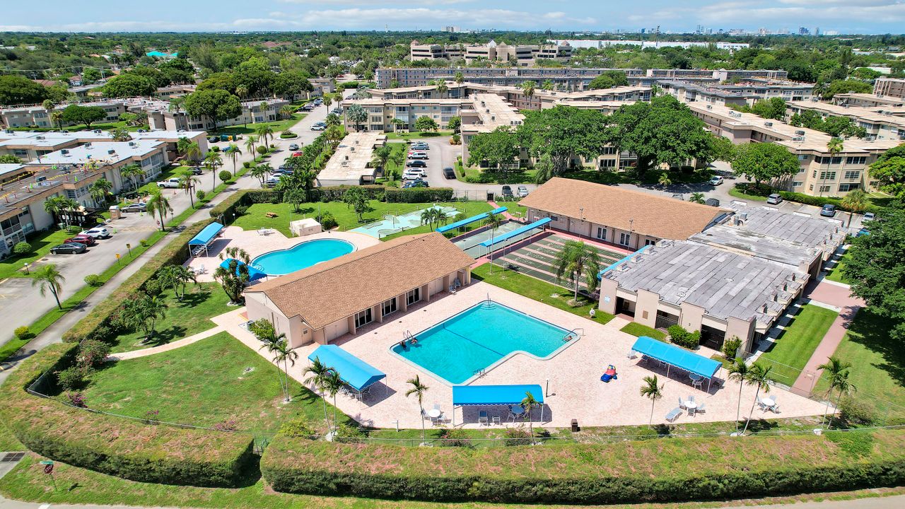 For Sale: $68,000 (1 beds, 1 baths, 705 Square Feet)