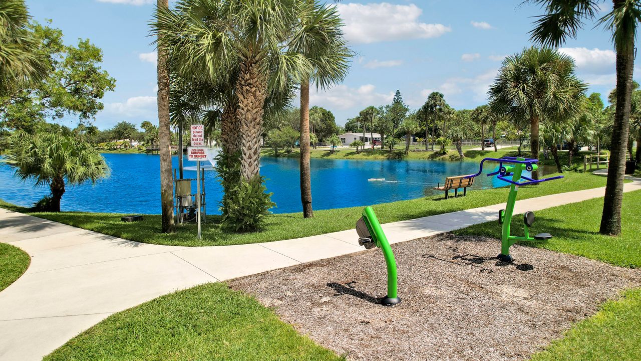 For Sale: $68,000 (1 beds, 1 baths, 705 Square Feet)