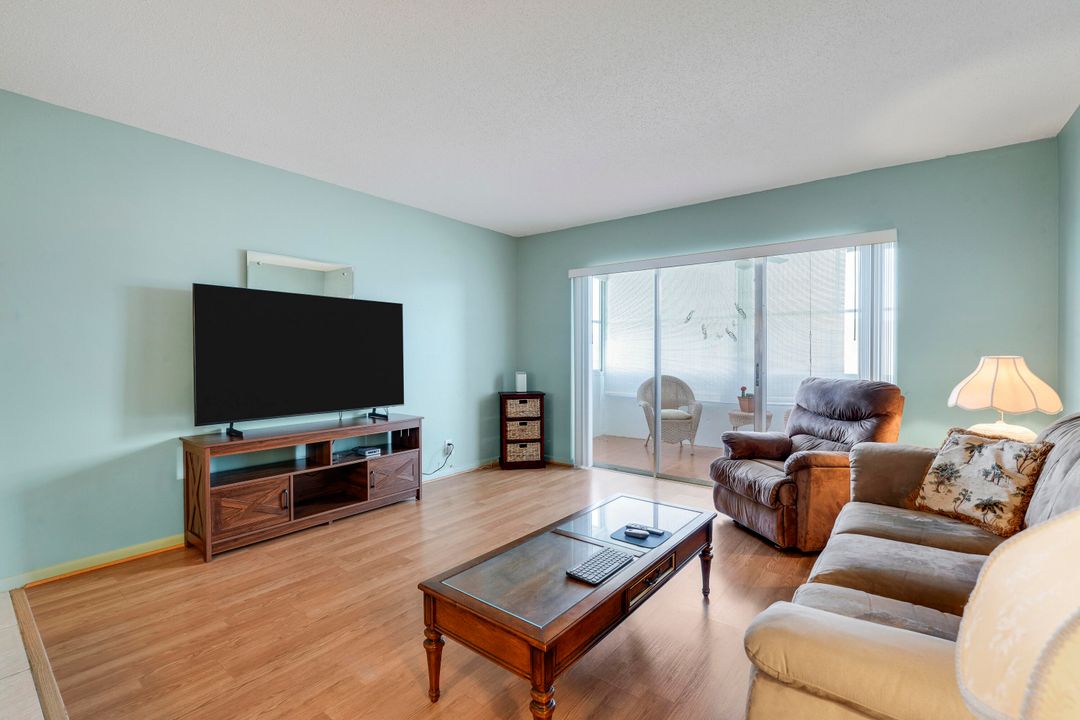 For Sale: $68,000 (1 beds, 1 baths, 705 Square Feet)