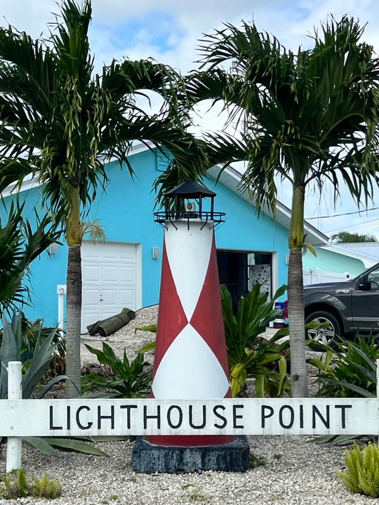 For Sale: $995,000 (3 beds, 2 baths, 1982 Square Feet)