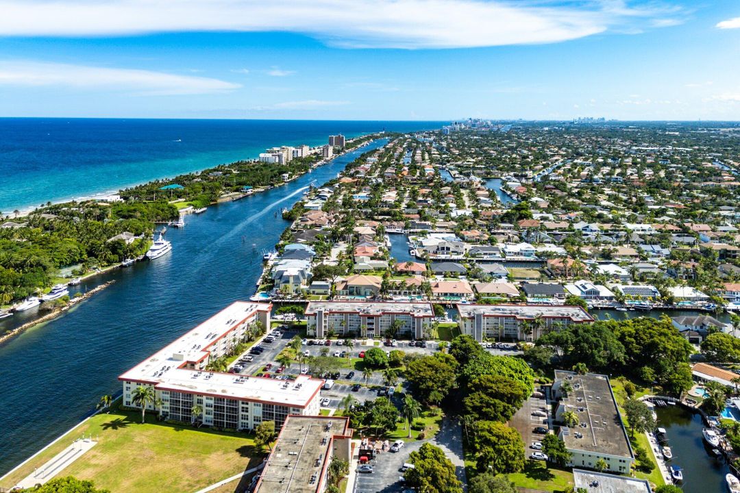 For Sale: $359,000 (2 beds, 2 baths, 1020 Square Feet)