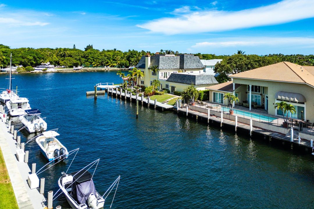 For Sale: $359,000 (2 beds, 2 baths, 1020 Square Feet)