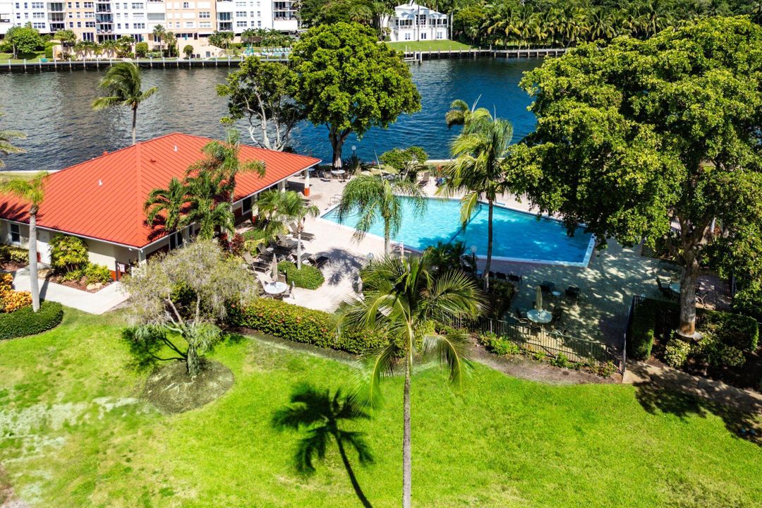 For Sale: $359,000 (2 beds, 2 baths, 1020 Square Feet)