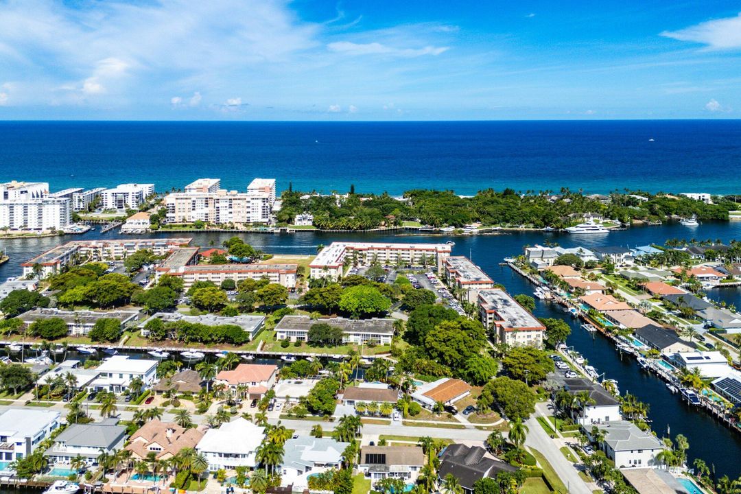 For Sale: $359,000 (2 beds, 2 baths, 1020 Square Feet)