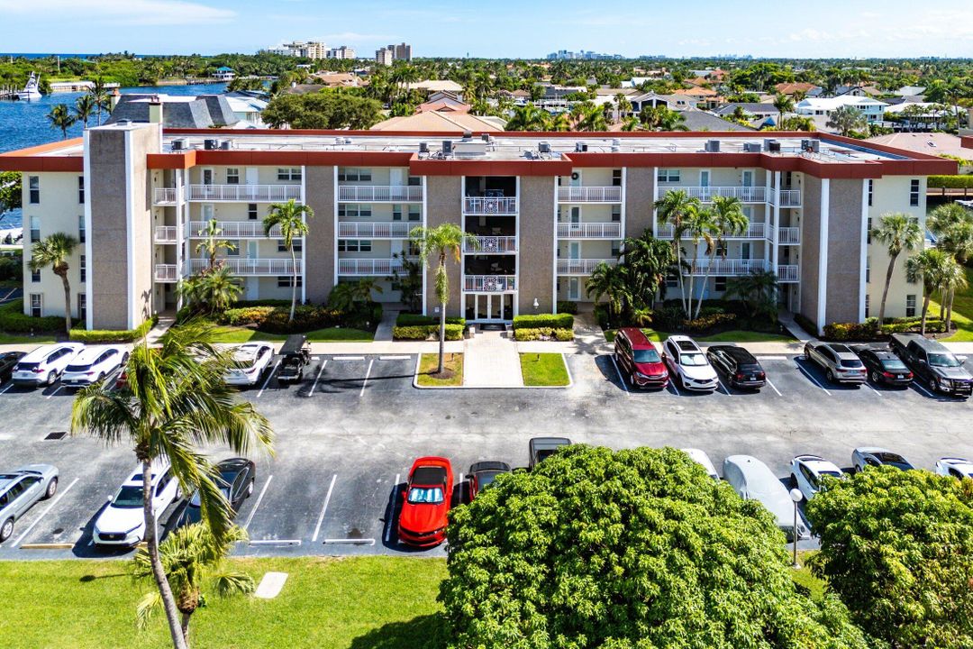 For Sale: $359,000 (2 beds, 2 baths, 1020 Square Feet)