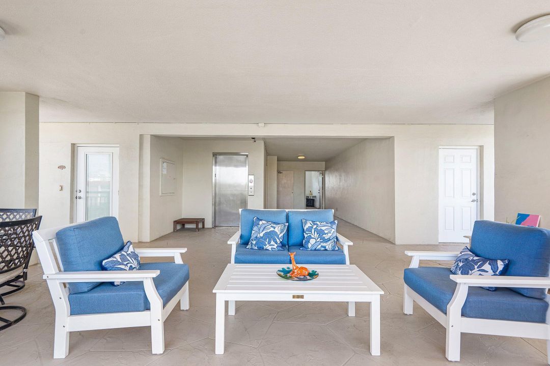 For Sale: $359,000 (2 beds, 2 baths, 1020 Square Feet)