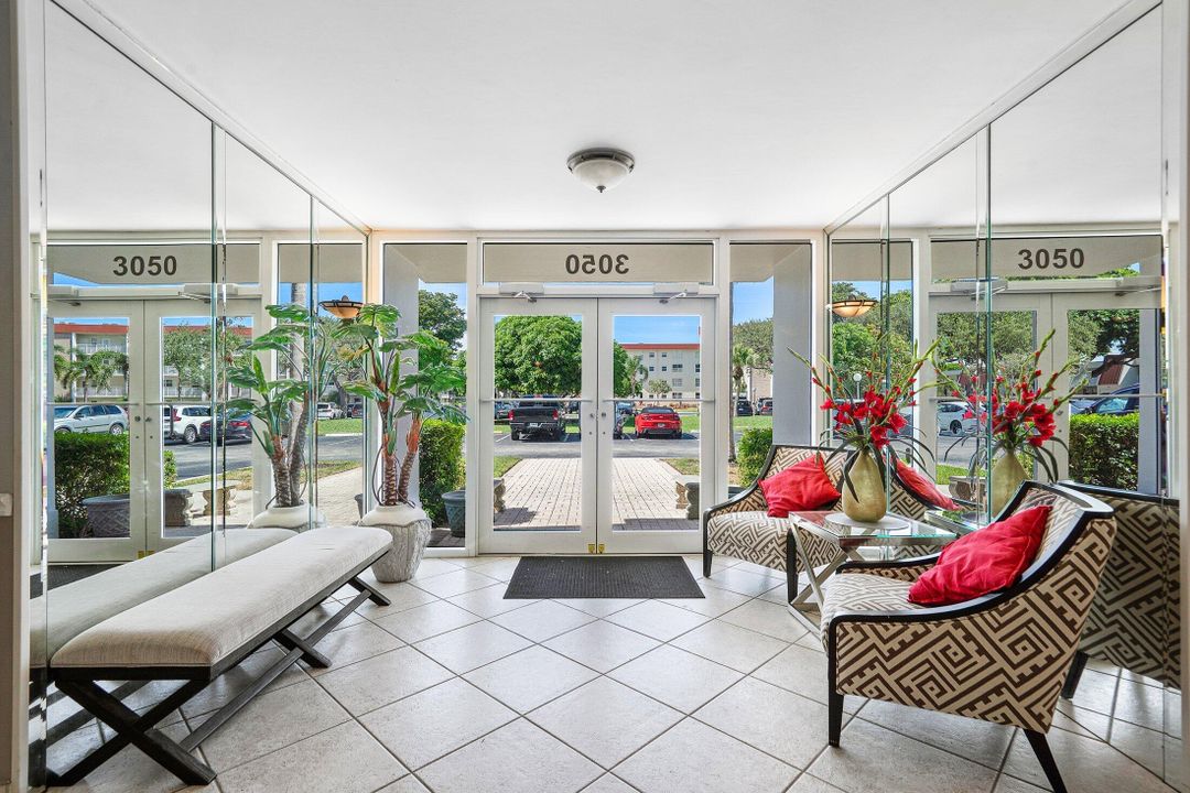 For Sale: $359,000 (2 beds, 2 baths, 1020 Square Feet)