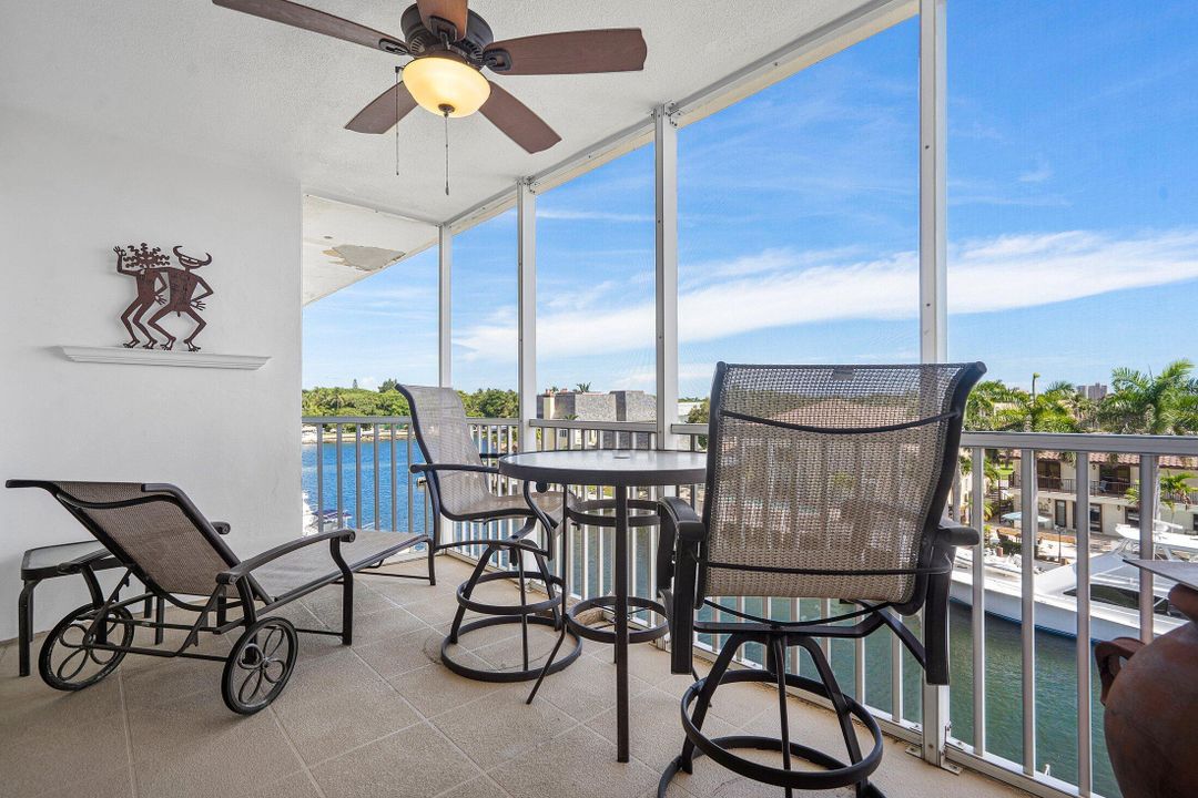 For Sale: $359,000 (2 beds, 2 baths, 1020 Square Feet)