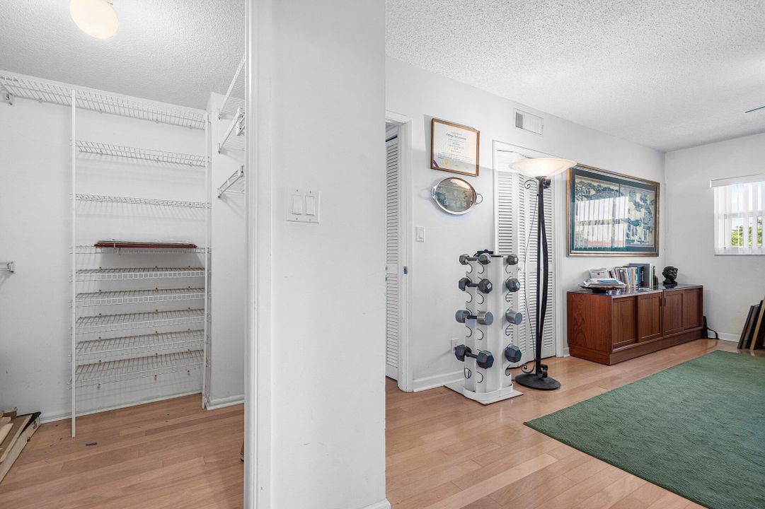 For Sale: $359,000 (2 beds, 2 baths, 1020 Square Feet)