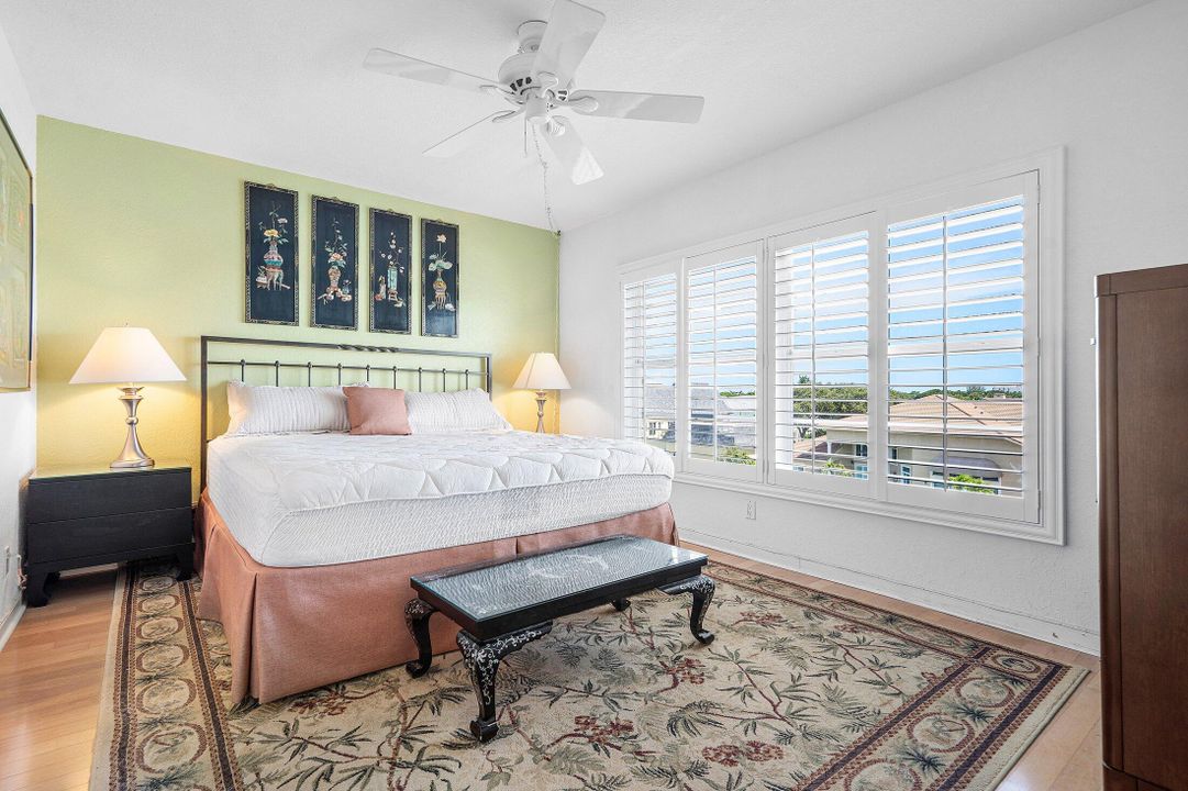 For Sale: $359,000 (2 beds, 2 baths, 1020 Square Feet)