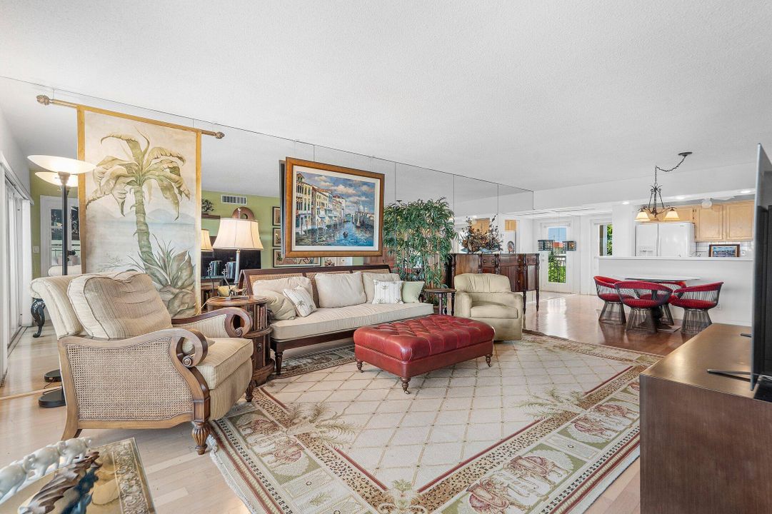 For Sale: $359,000 (2 beds, 2 baths, 1020 Square Feet)