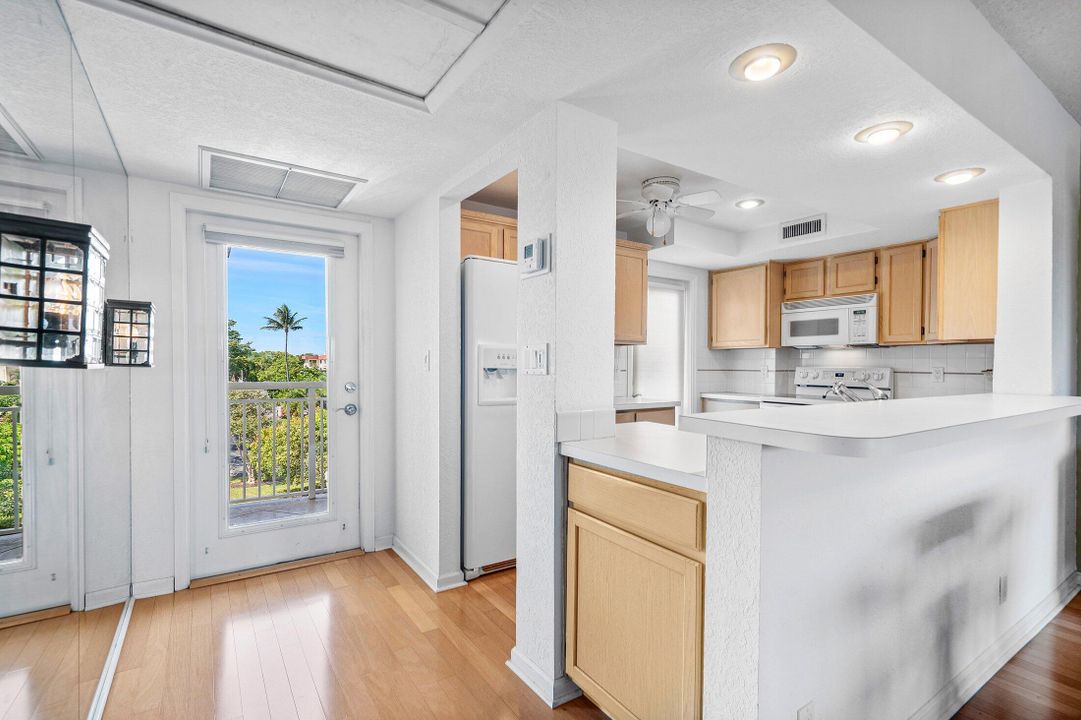 For Sale: $359,000 (2 beds, 2 baths, 1020 Square Feet)