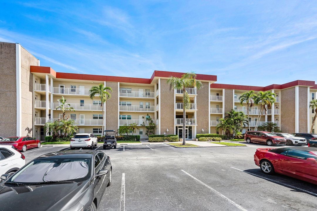 For Sale: $359,000 (2 beds, 2 baths, 1020 Square Feet)