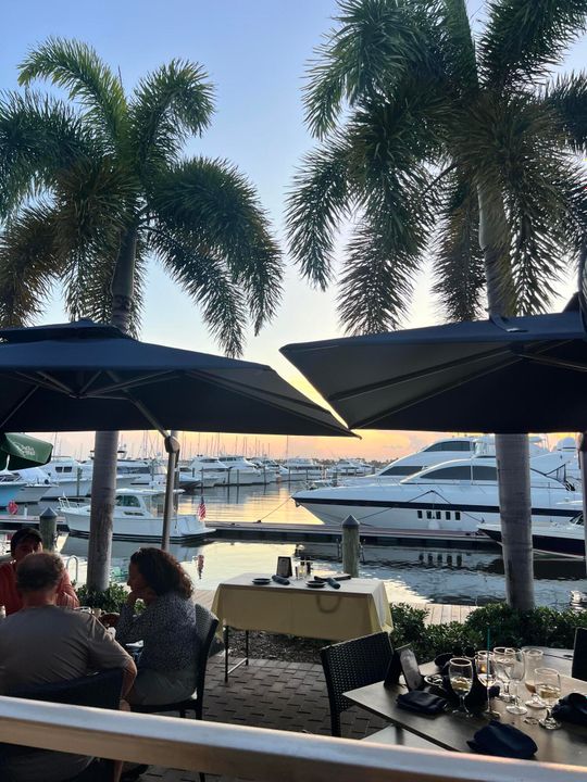 For Sale: $995,000 (3 beds, 2 baths, 1982 Square Feet)