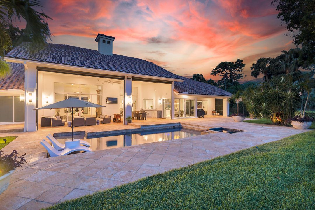 出租: $15,000 (4 贝兹, 4 浴室, 4414 平方英尺)