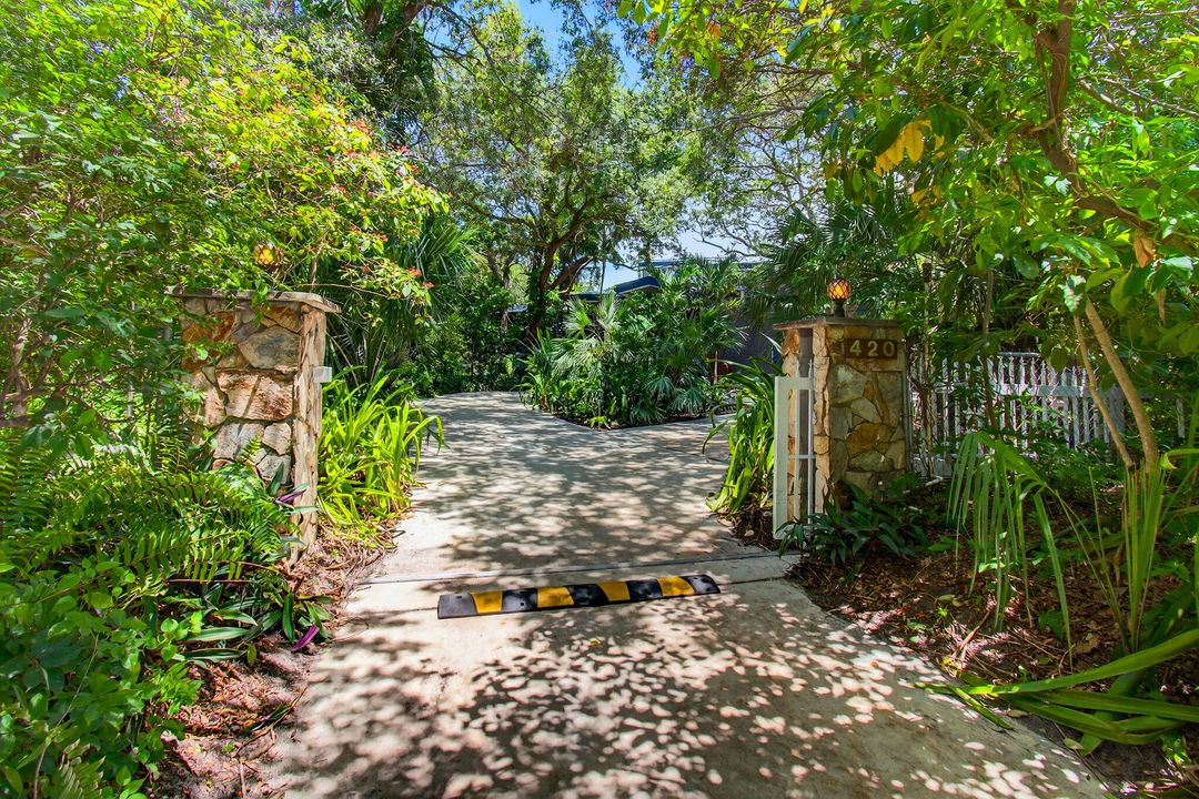 Под контрактом: $1,000,000 (4 спален, 4 ванн, 2480 Квадратных фут)