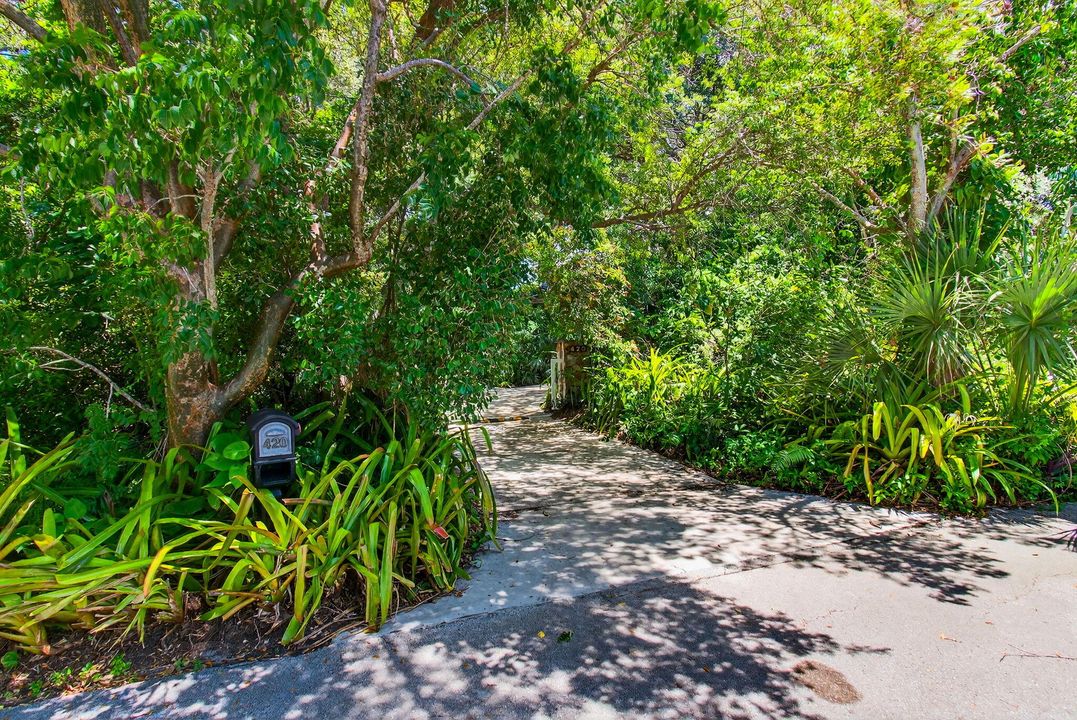 Под контрактом: $1,000,000 (4 спален, 4 ванн, 2480 Квадратных фут)