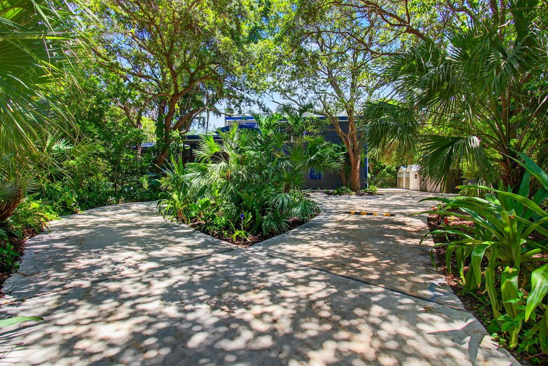 Под контрактом: $1,000,000 (4 спален, 4 ванн, 2480 Квадратных фут)