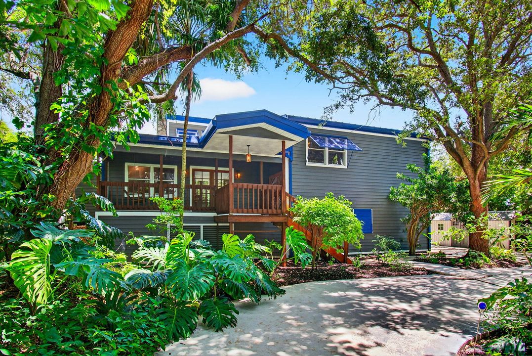 Под контрактом: $1,000,000 (4 спален, 4 ванн, 2480 Квадратных фут)