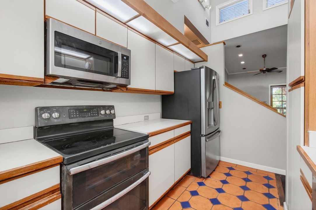 Под контрактом: $1,000,000 (4 спален, 4 ванн, 2480 Квадратных фут)