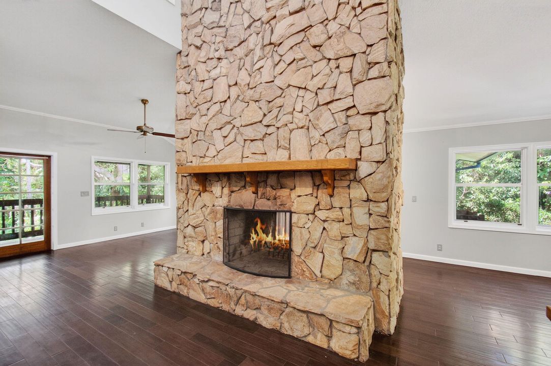 Под контрактом: $1,000,000 (4 спален, 4 ванн, 2480 Квадратных фут)