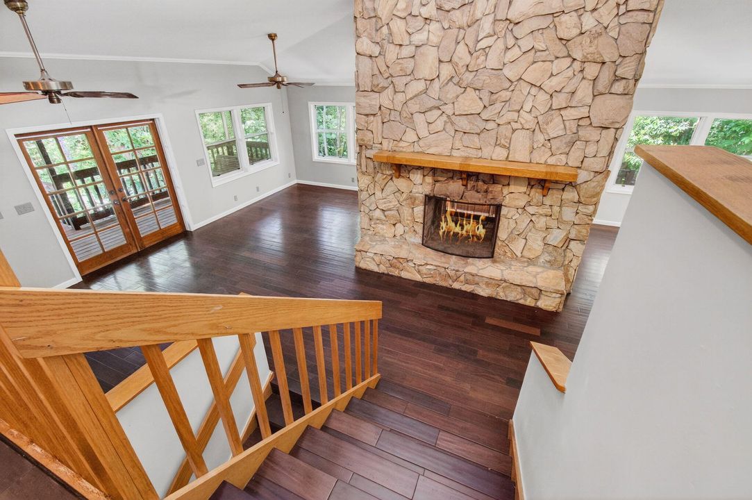 Под контрактом: $1,000,000 (4 спален, 4 ванн, 2480 Квадратных фут)