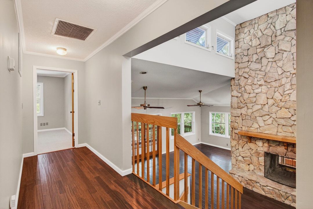 Под контрактом: $1,000,000 (4 спален, 4 ванн, 2480 Квадратных фут)